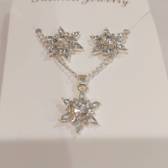 Starburst Set Pendant Necklace Stud Earrings - Picture 2 of 6